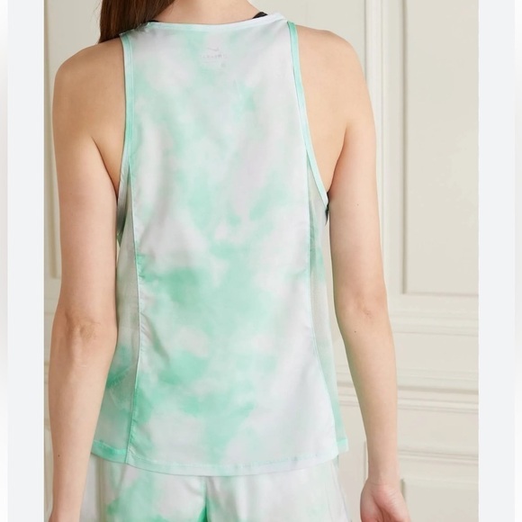 🆕 NIKE Icon Clash City Sleek Running Tank SIZE MEDIUM - Picture 4 of 13